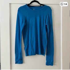 Gap blue top active fit wear long sleeve with thumb holes size M gym yoga